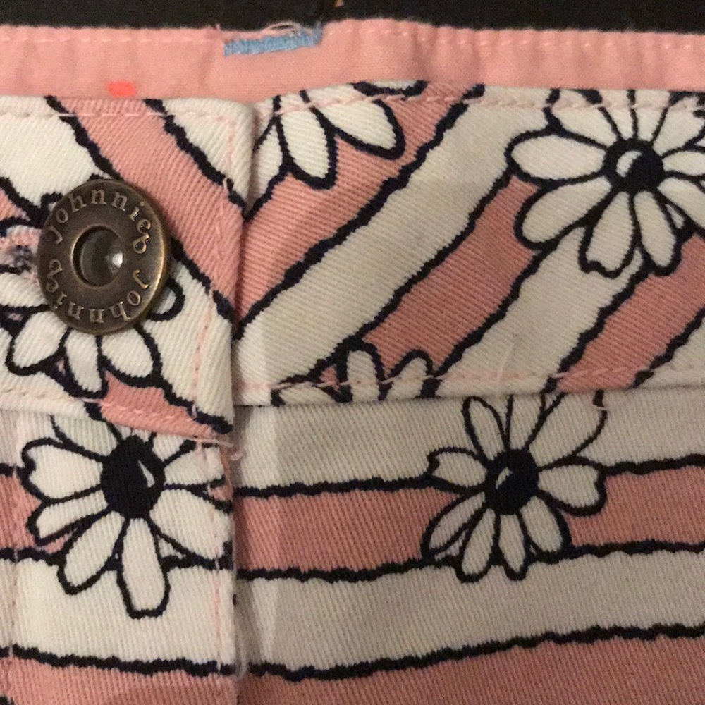 NWOT Striped Flower Shorts - Picture 3 of 4